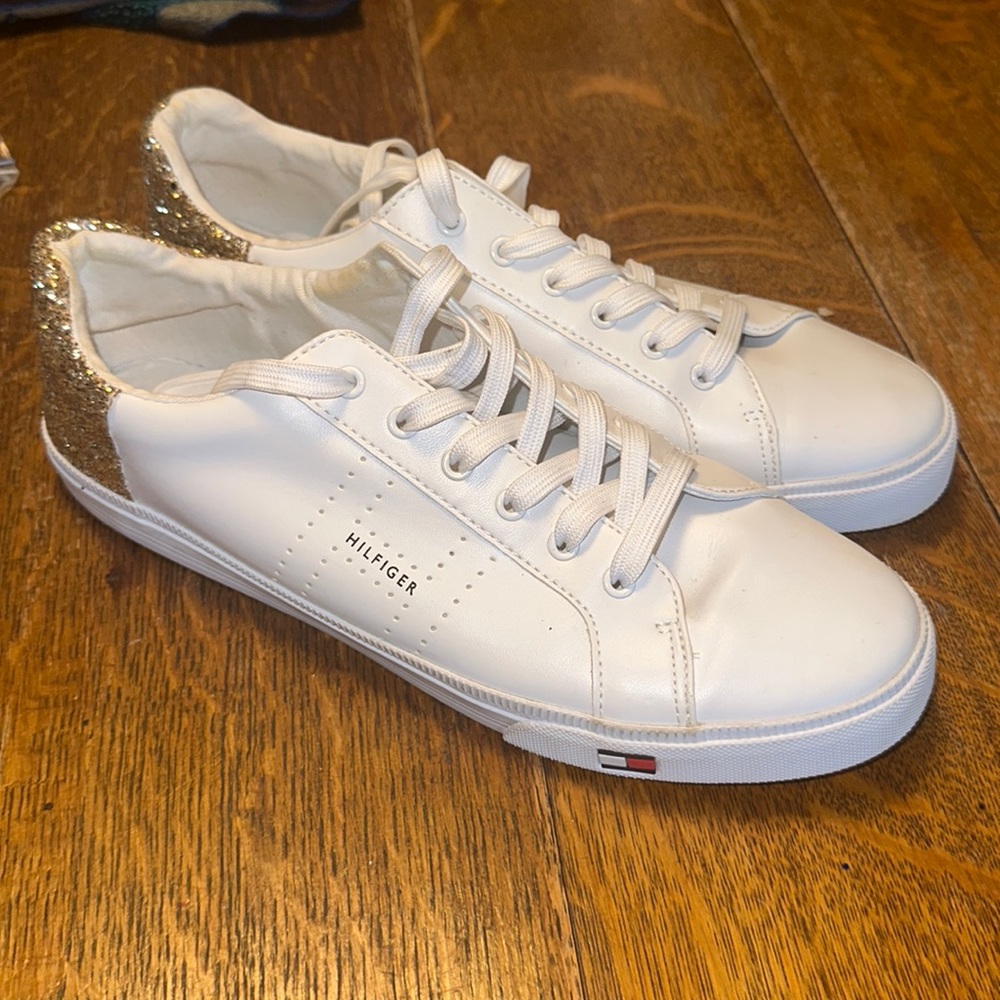 Tommy Hilfiger Women's Lune Sneaker 11M